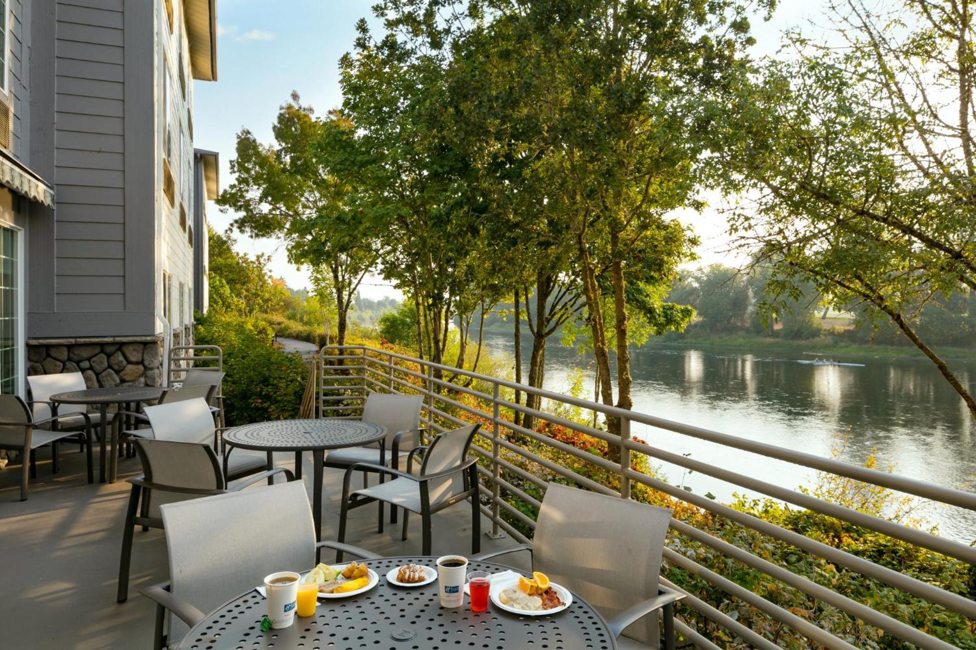 Holiday Inn Express Corvallis-On The River By Ihg Exteriör bild